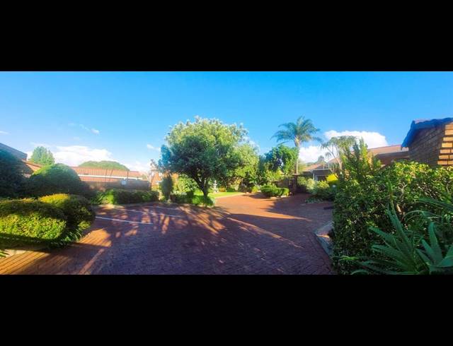 3 BEDROOM TOWNHOUSE FOR SALE IN ZWARTKOP